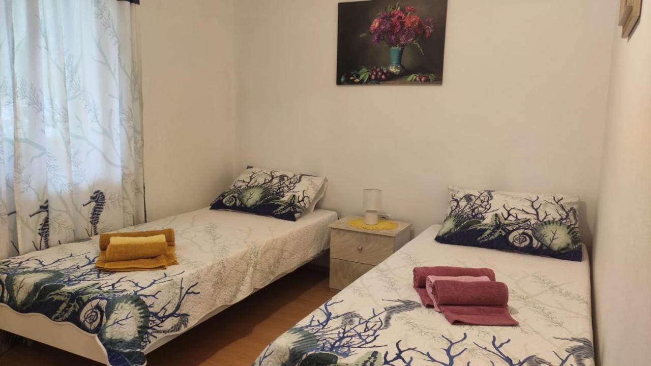 Kuca Za Odmor Tri Sunca Villa พูลา ภายนอก รูปภาพ
