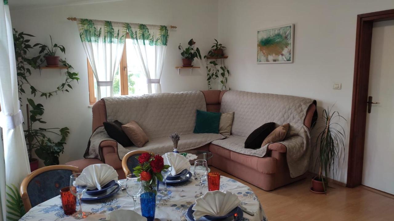 Kuca Za Odmor Tri Sunca Villa พูลา ภายนอก รูปภาพ